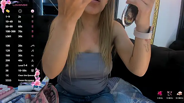 EvaaLovia1 online show from 10/03/25, 01:19