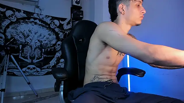 Snakebutterfly online show from 12/16/25, 12:04