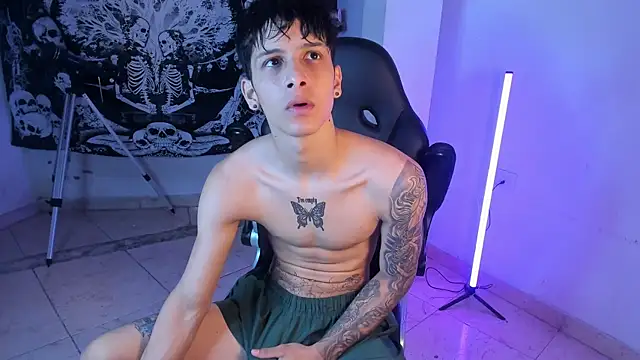 Snakebutterfly online show from 01/06/26, 04:16