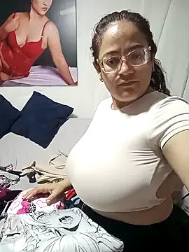 skarleth001 online show from 01/18/25, 12:46