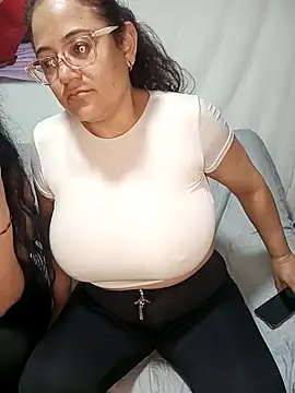 skarleth001 online show from 01/18/25, 06:56