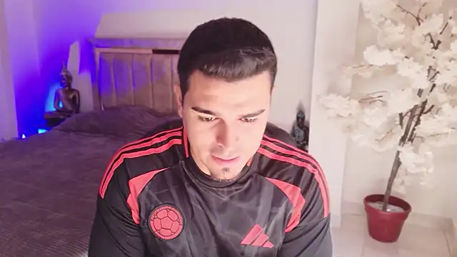 Snapshot of Axel_Big_cock chatting on 06/27/26, 07:08 Axel Big cock online show from 06/27/26, 07:08