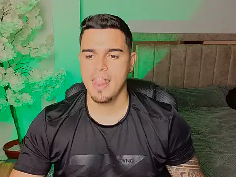 Snapshot of Axel_Big_cock chatting on 07/02/26, 03:23 Axel Big cock online show from 07/02/26, 03:23