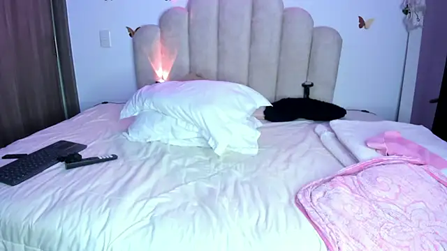 NaomiAsha online show from 10/24/25, 11:23