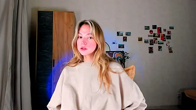 Niky  Jess online show from 12/16/24, 04:45