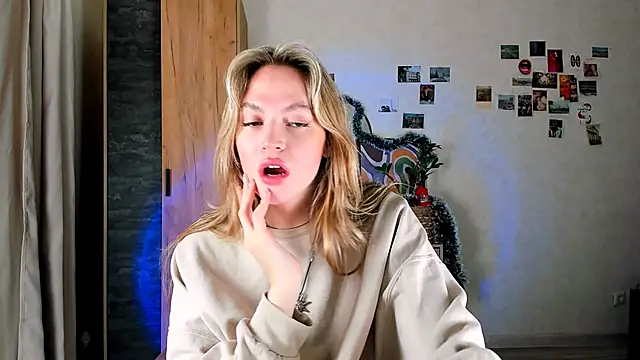 Niky  Jess online show from 12/22/24, 05:45