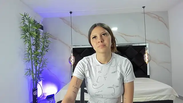 AngelaaCute  online show from 11/06/25, 12:17