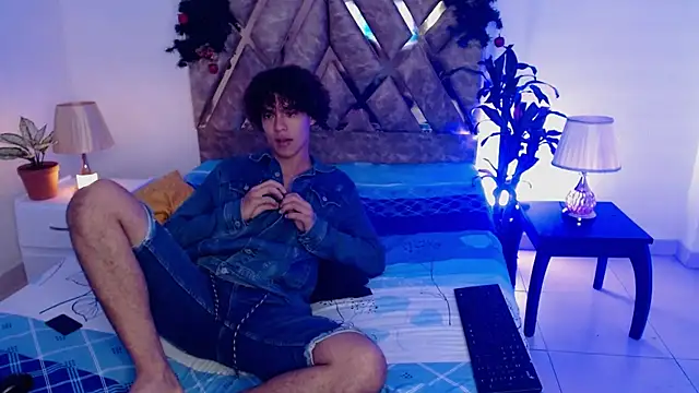 nickolas moon online show from 12/16/24, 01:43