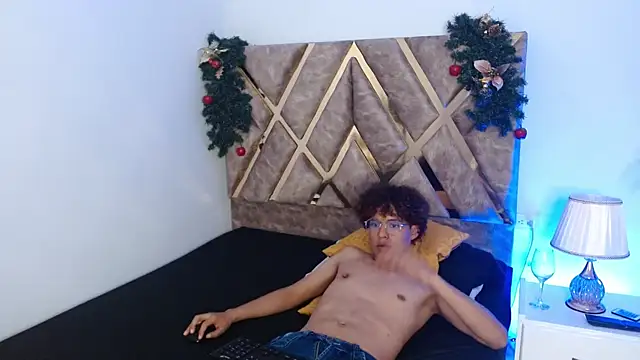 nickolas moon online show from 12/19/24, 03:30