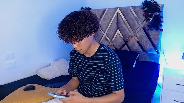 nickolas moon online show from 12/25/24, 04:12