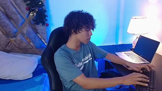 nickolas moon online show from 12/28/24, 10:02