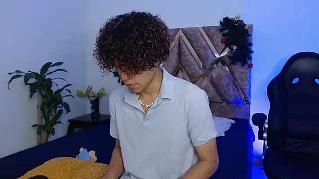 nickolas moon online show from 12/30/24, 05:34