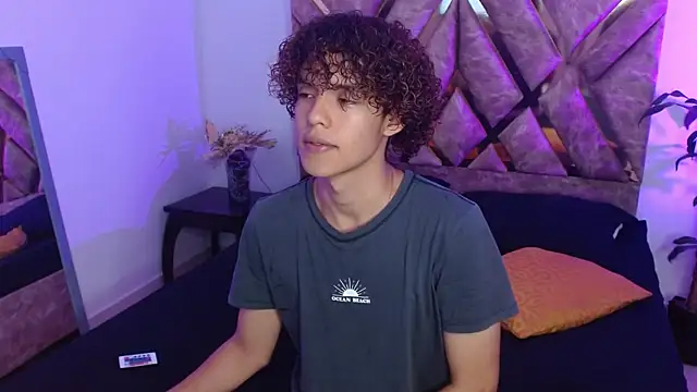 nickolas moon online show from 02/01/25, 02:34