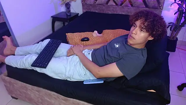 nickolas moon online show from 02/01/25, 05:37