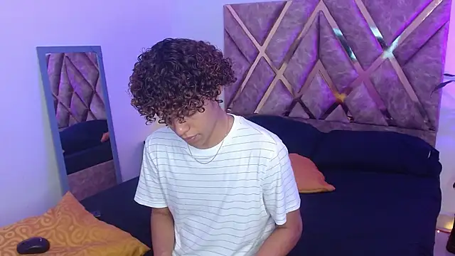 nickolas moon online show from 02/02/25, 04:32