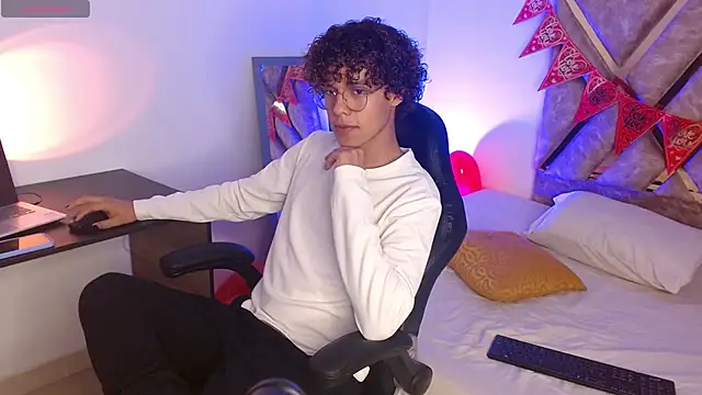 nickolas moon online show from 02/17/25, 02:48