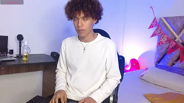 nickolas moon online show from 02/17/25, 08:58