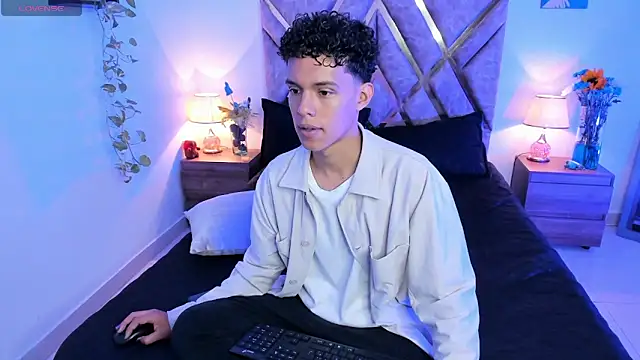 nickolas moon online show from 09/25/25, 02:10