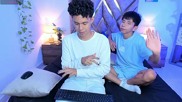 nickolas moon online show from 10/03/25, 01:02