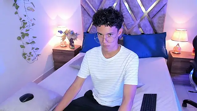 nickolas moon online show from 10/15/25, 07:58