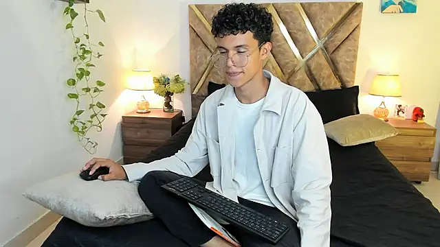 nickolas moon online show from 10/29/25, 09:05