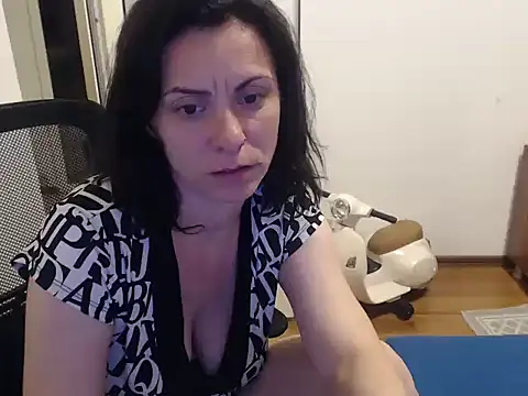 SweetAdela92 online show from 06/05/26, 08:14