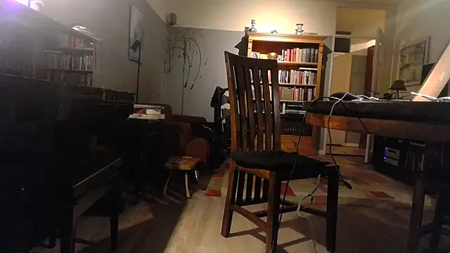 Snapshot of RolfS chatting on 10/03/25, 12:40 RolfS online show from 10/03/25, 12:40