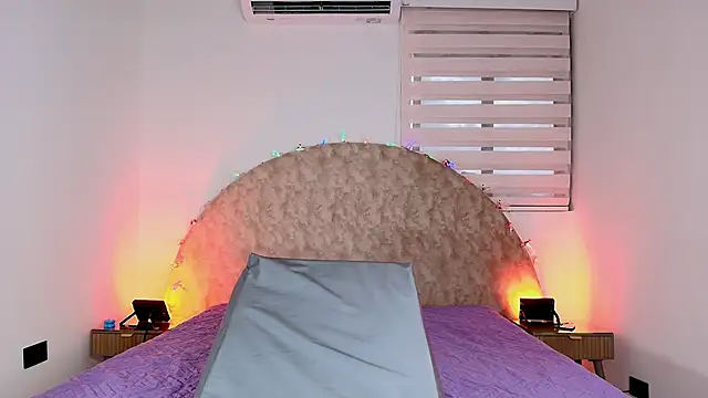 anisha x online show from 12/01/25, 07:08