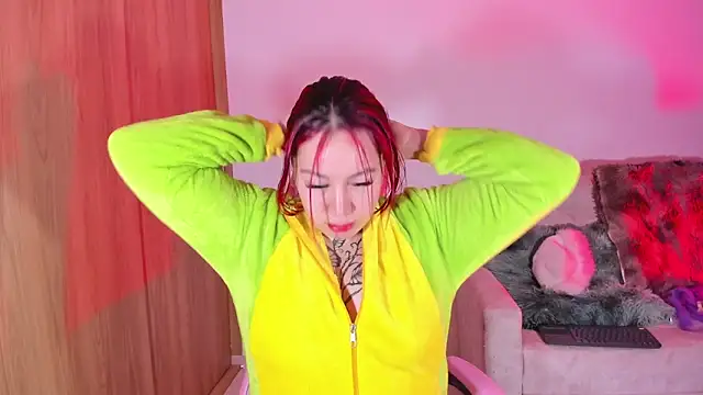 annika taylor online show from 03/22/25, 01:32