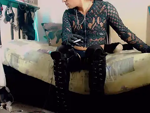 Snapshot of kimkardasha98 chatting on 01/07/26, 02:03 kimkardasha98 online show from 01/07/26, 02:03