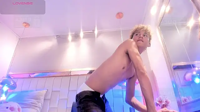 Twinkie-Alex18 online show from 09/29/25, 08:57