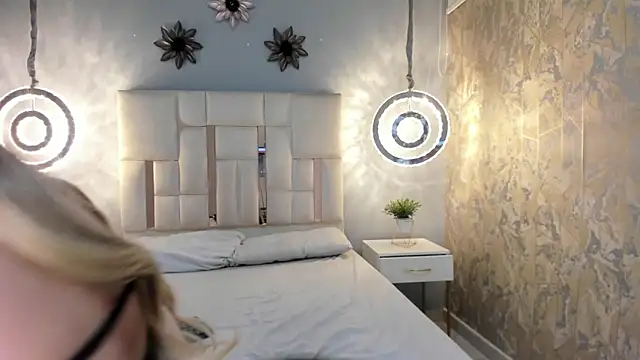 Snapshot of _Paulina_1 chatting on 01/11/25, 06:35 Paulina 1 online show from 01/11/25, 06:35