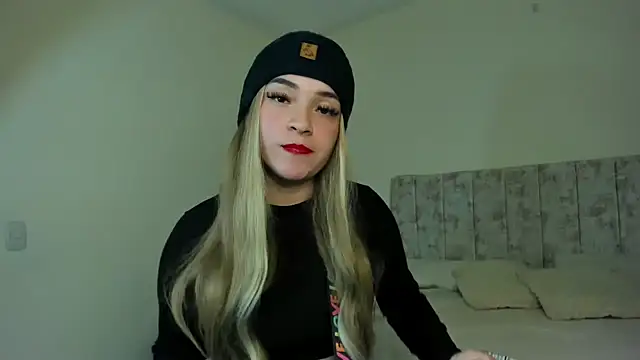 Snapshot of _Paulina_1 chatting on 01/31/25, 02:04 Paulina 1 online show from 01/31/25, 02:04