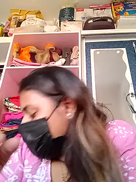 Snapshot of Hotmilfxox chatting on 12/10/24, 11:22 Hotmilfxox online show from 12/10/24, 11:22