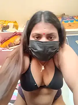 Snapshot of Hotmilfxox chatting on 12/15/24, 11:12 Hotmilfxox online show from 12/15/24, 11:12