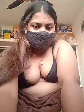 Snapshot of Hotmilfxox chatting on 12/17/24, 11:39 Hotmilfxox online show from 12/17/24, 11:39