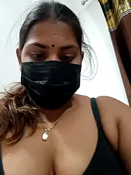 Snapshot of Hotmilfxox chatting on 12/20/24, 04:04 Hotmilfxox online show from 12/20/24, 04:04