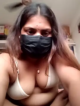 Snapshot of Hotmilfxox chatting on 01/24/25, 12:31 Hotmilfxox online show from 01/24/25, 12:31