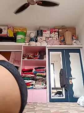 Snapshot of Hotmilfxox chatting on 01/28/25, 04:39 Hotmilfxox online show from 01/28/25, 04:39