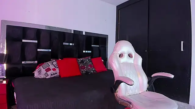 Tasha Sant online show from 11/08/25, 09:13