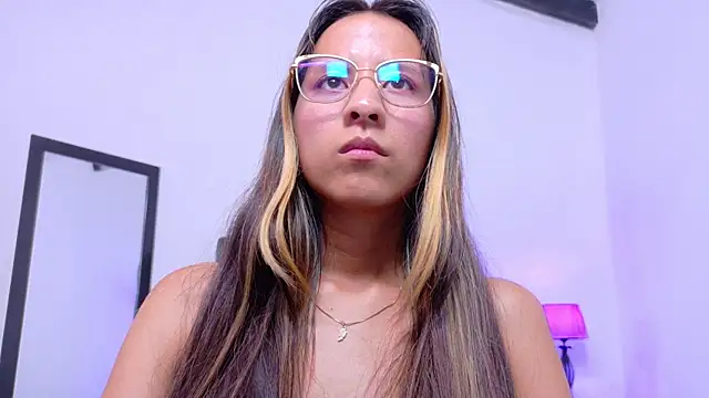 Skinny hottie18 online show from 02/06/25, 04:47