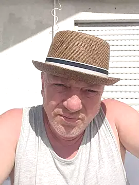 Snapshot of Wertuosi chatting on 09/15/25, 09:42 Wertuosi online show from 09/15/25, 09:42