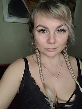 candy queeen online show from 11/26/25, 02:56