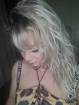 Snapshot of candy_queeen chatting on 06/09/26, 10:10 candy queeen online show from 06/09/26, 10:10