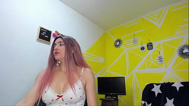 Nikolle Rouss online show from 02/03/26, 06:13