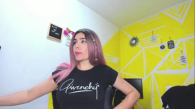 Nikolle Rouss online show from 02/10/26, 06:17