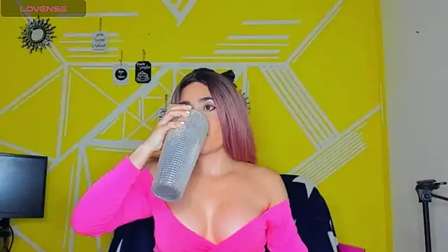 Nikolle Rouss online show from 02/12/26, 09:10