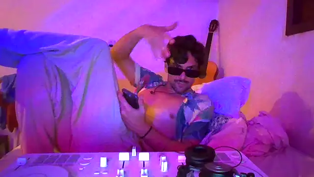 couplemilk online show from 02/03/26, 01:37