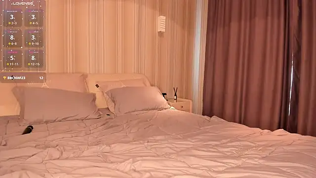 IsabellaTorrance online show from 03/04/25, 05:32