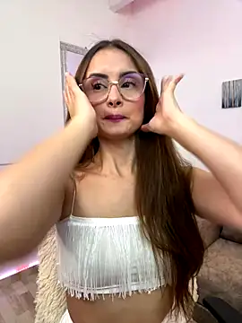 MiaaLoren online show from 11/11/25, 10:54